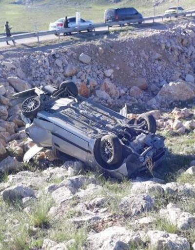 Sivas'ta otomobil şarampole devrildi: 4 yaralı