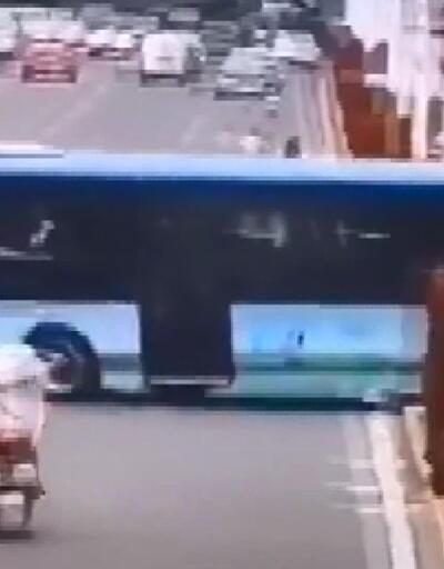 Çin'de facia! Öğrenci taşıyan otobüs su kanalına uçtu: 21 ölü, 15 yaralı