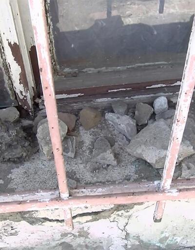 Son dakika... Gaziosmanpaşa'da bir ailenin evini taşladılar! | Video
