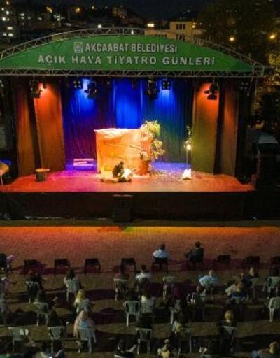 Akçaabat'ta Açık Hava Tiyatrosu Günleri düzenlendi