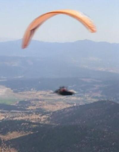 Denizli'den Eskişehir'e paraşütle uçtu | Video
