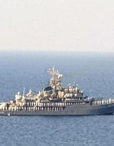 Türk savaş gemileri Kıbrıs Türkü'nü selamladı