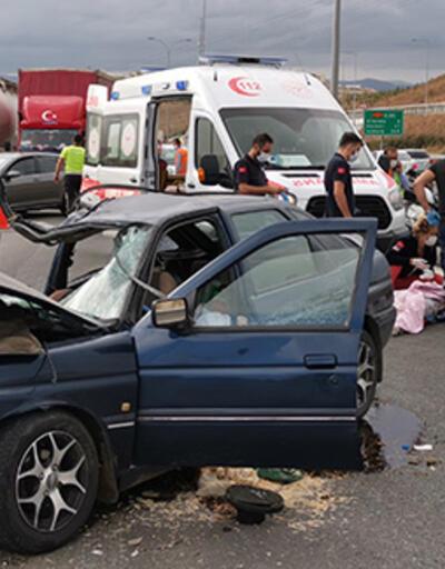 Son dakika... Anadolu Otoyolu'nda otomobil kamyona çarptı: 1 ölü, 4 yaralı