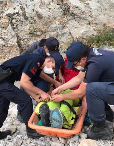 Son dakika... Demirkazık Dağ'nda ayağı kırılan dağcı kurtarıldı