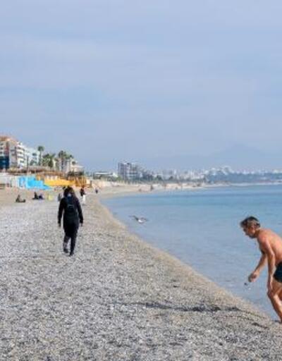 Antalya sahili yerleşik vatandaşlara kaldı
