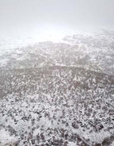 'Yeryüzü cenneti' Nemrut Krater Gölü beyaza büründü