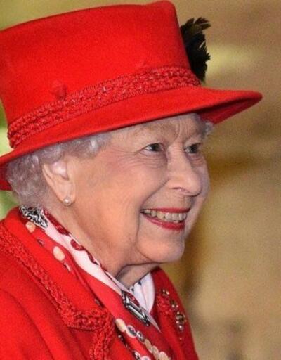 Kraliçe İkinci Elizabeth Noel'i ailesinden ayrı geçiriyor