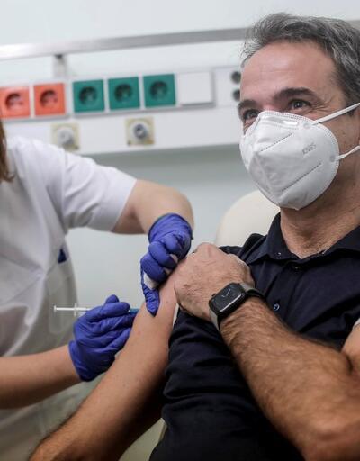 Yunanistan'da Miçotakis’in COVID-19 aşısı olurken çekilen fotoğrafına tepki  