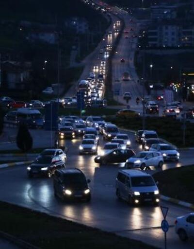 Sakarya'da kısıtlama öncesi trafik yoğunluğu yaşandı