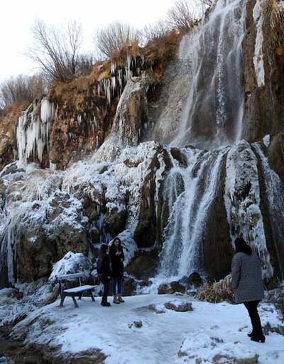 Doğa harikası Girlevik Şelalesi buz tuttu, ortaya bu görüntüler çıktı!