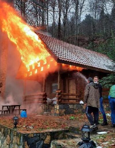 Bungalov ev alev alev yandı 
