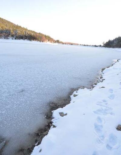 Karabük'te göletler buz tuttu! Görenleri hayran bırakan manzara 