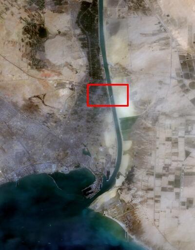 400 metrelik gemi karaya oturmuştu: Süveyş Kanalı haftalarca kapalı kalabilir