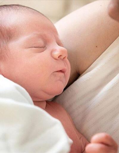 Uzmanı açıkladı: Covid-19 testi pozitif olan anneler bebeklerini emzirmeye devam etmeli