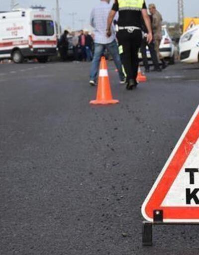 İzmir'de kamyonetler çarpıştı: 1 ölü, 2 yaralı