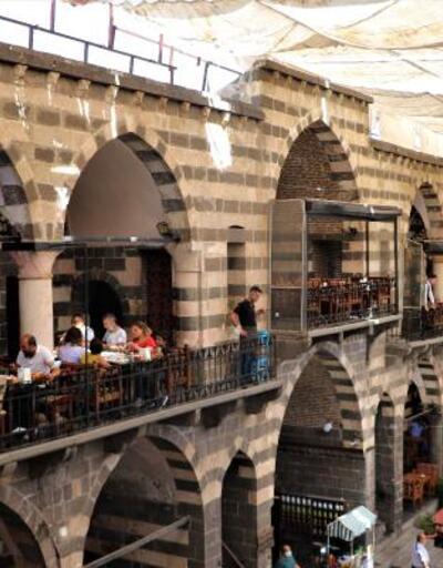 Diyarbakır'da tarihi mekanlardaki kahvaltı salonlarında yoğunluk