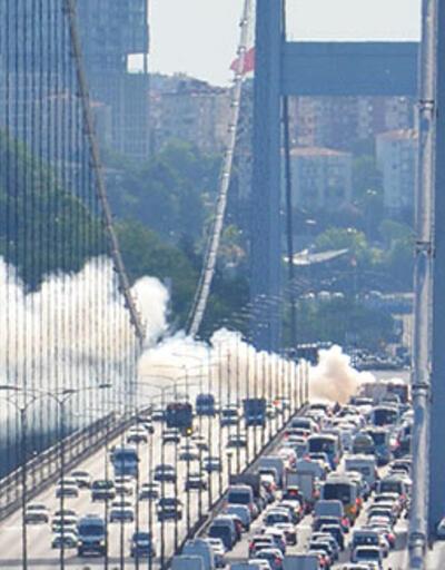 Fatih Sultan Mehmet Köprüsü'nde otomobil yangını