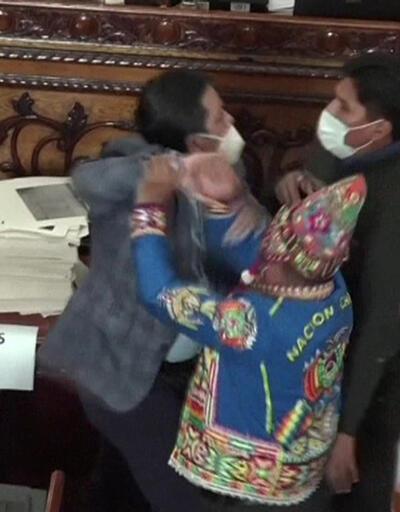 Bolivya meclisinde yumruklu kavga