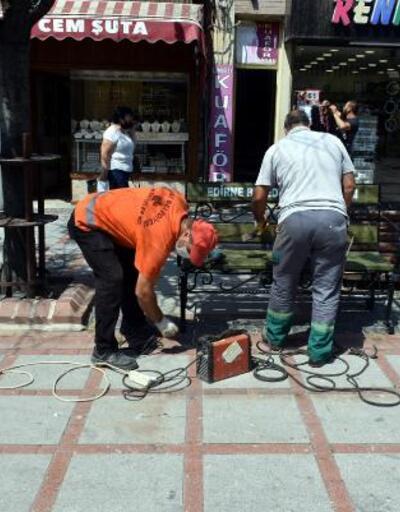 Vaka sayısı düşen Edirne'de caddelere banklar yeniden konuldu