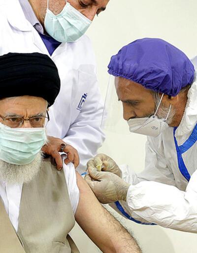İran'ın dini lideri Hamaney ülkesinde geliştirilen COVID-19 aşısının ilk dozunu oldu