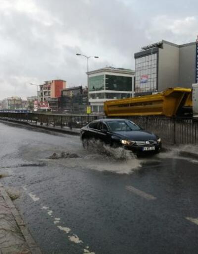 Anadolu Yakası'nda yağmur 