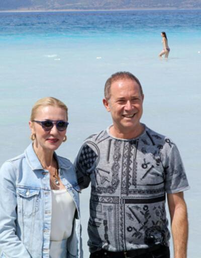 Bakan Ersoy'un eşi Pervin Ersoy ünlülerle Salda Gölü'nü gezdi