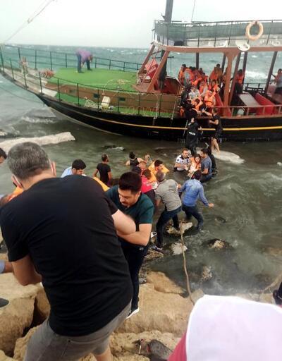 Van Gölü'nde gezi teknesi karaya oturdu, yolcular halatlarla kurtarıldı