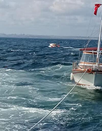 Kınalıada açıklarında içerisinde 4 kişi bulunan tekne kurtarıldı