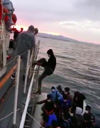 Ayvalık açıklarında 54 kaçak göçmen kurtarıldı