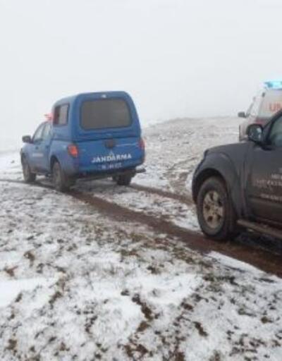 Kars'ta donmak üzere olan 2 çobanı ekipler kurtardı