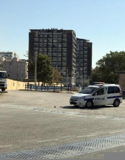 İzmir'de yol kesip otomobil kaçırdıkları iddia edilen şüpheliler aranıyor