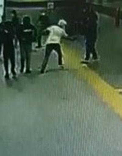 Motosiklet kaskı ile alt geçide girdi... İstanbul'un göbeğinde iki kişiye kurşun yağdırdı