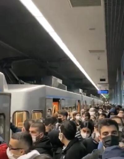 Metro bozuldu yolcular tünelde yürüdü