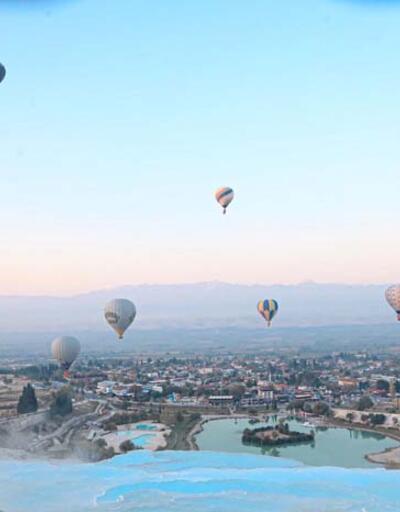 'Beyaz cennet' Pamukkale'de balonlu 29 Ekim coşkusu
