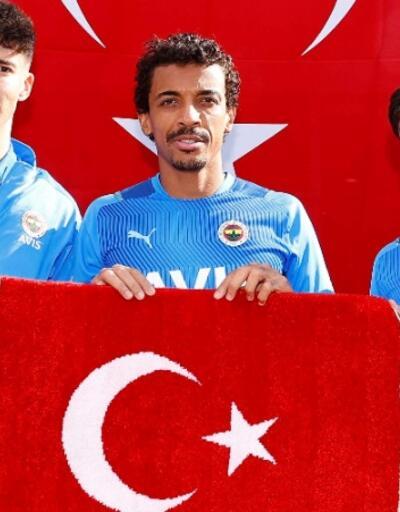 Fenerbahçe'nin kaptanlarından 29 Ekim kutlaması