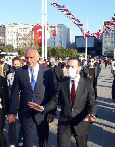 Bakan Ersoy AKM'de sergi açılışına katıldı 