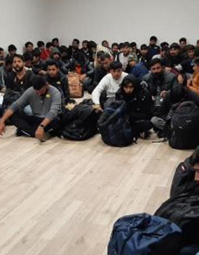Afyonkarahisar'da durdurulan 3 araçtan 99 kaçak göçmen çıktı