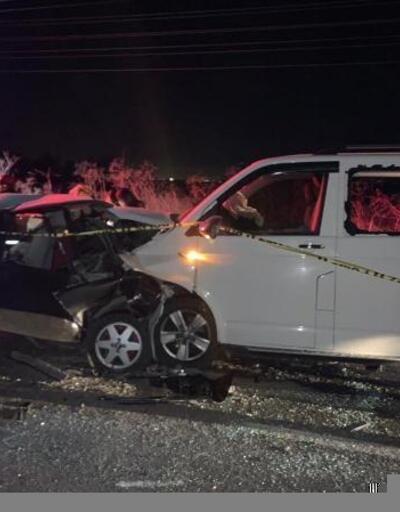 Otomobil minibüsle çarpıştı: 2 ölü, 5 yaralı