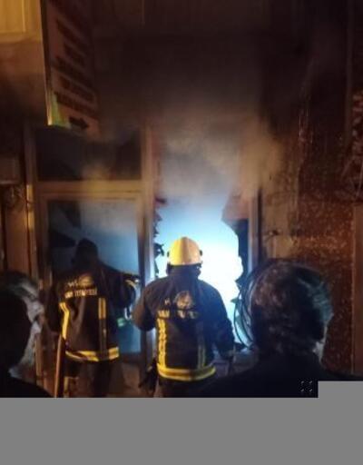 Van'da iş yerinde çıkan yangın maddi hasara neden oldu