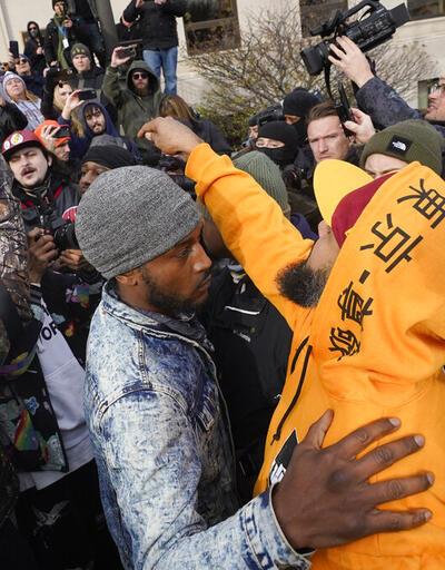 ABD'de ırkçılık karşıtı protestolarda iki kişiyi öldüren Rittenhouse'un beraati protesto edildi