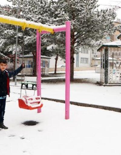 Erzurum'da kar: Şehir beyaza büründü