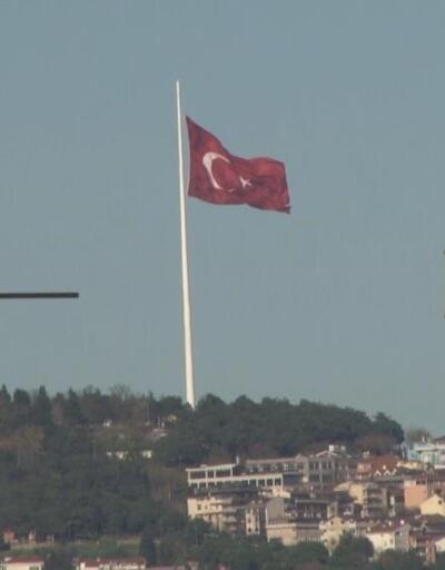 Çamlıca Tepesinden uçan Türk Bayrağı yeniden gönderde