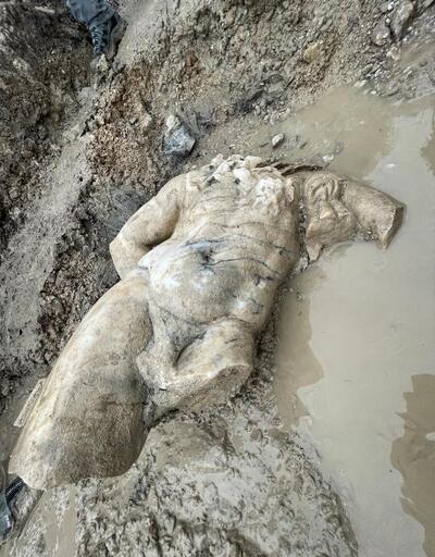 Aizanoi Antik Kenti kazısında 'Herkül'ün mermer heykeli bulundu