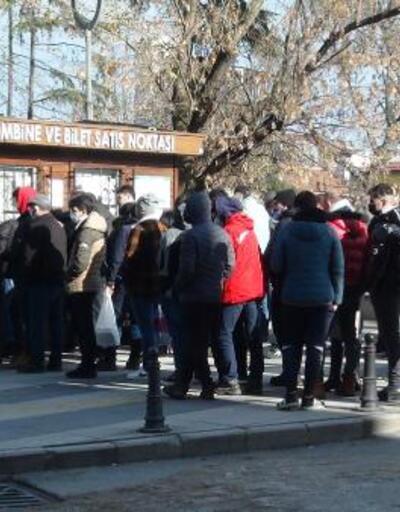 Trabzonspor taraftarı maç bileti için gişelere koştu