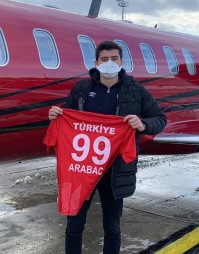 Milli hentbolcu Alper Arabacı ambulans uçakla İstanbul'a döndü