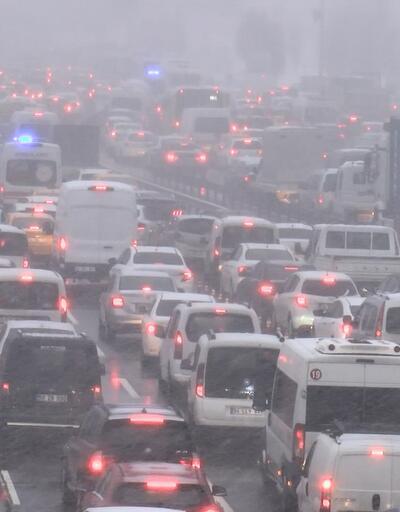 İstanbul Valisi uyardı: Çekilmeyen araçları görevliler çekecek