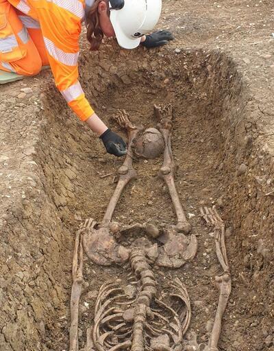 Roma mezarlığında kafası kesilmiş onlarca iskelet bulundu