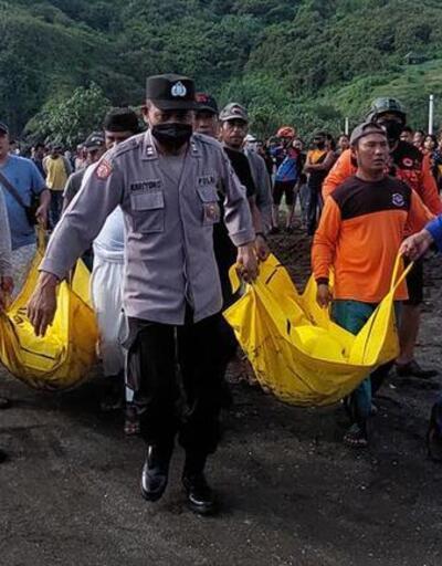 Endonezya’da gelgit faciası: 11 ölü