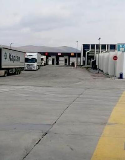 Gürcistan, sınır kapılarının yolcu geçişlerine açılmasını askıya aldı