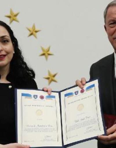 Bakan Akar'a Kosova Cumhurbaşkanlığı Askeri Madalyası tevcihi